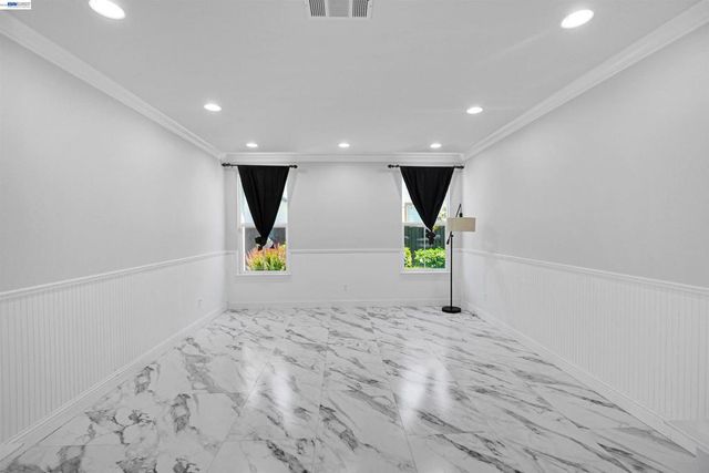 321 Myrtle Ln, Oakley, CA 94561