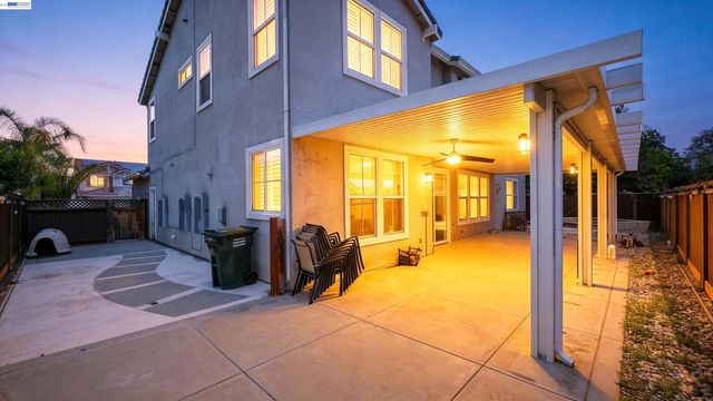 321 Myrtle Ln, Oakley, CA 94561