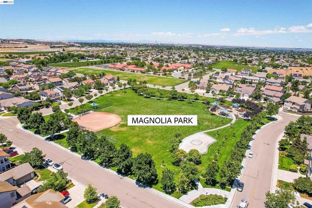 321 Myrtle Ln, Oakley, CA 94561