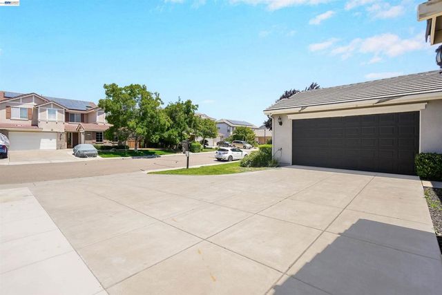 321 Myrtle Ln, Oakley, CA 94561