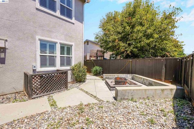 321 Myrtle Ln, Oakley, CA 94561