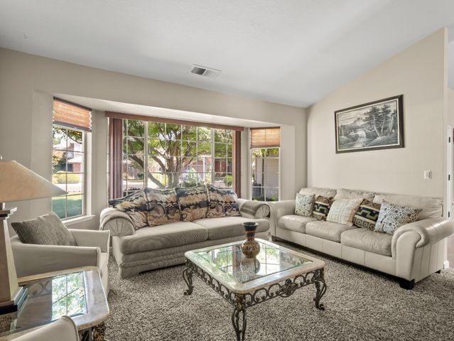 1575 E Niles, Fresno, CA 93720