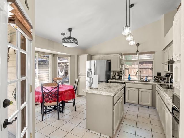 1575 E Niles, Fresno, CA 93720