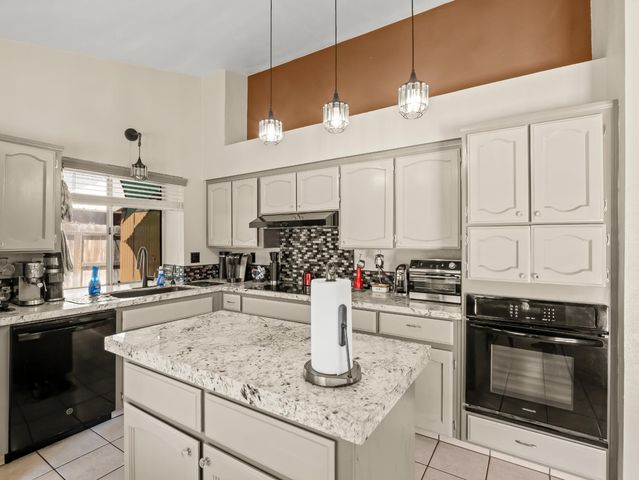 1575 E Niles, Fresno, CA 93720