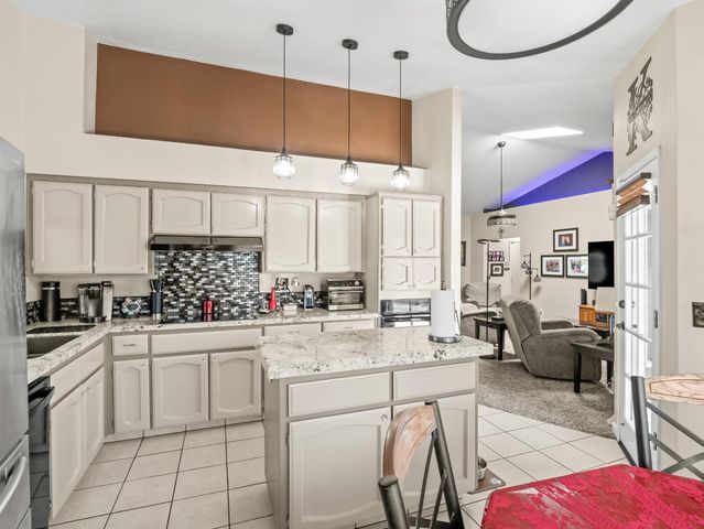 1575 E Niles, Fresno, CA 93720