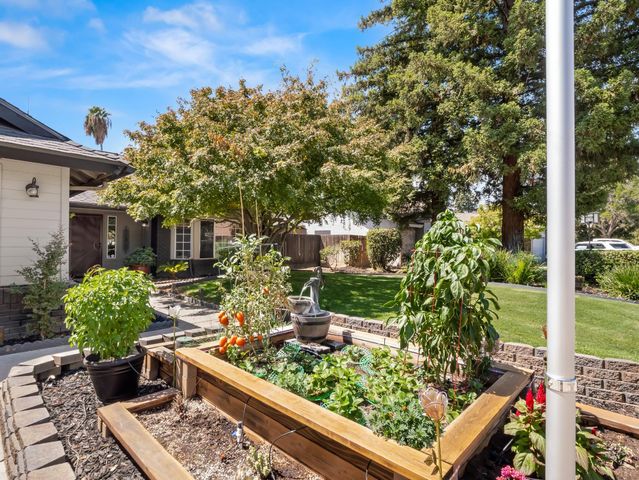1575 E Niles, Fresno, CA 93720