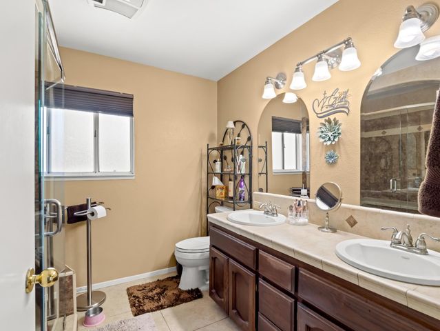 1575 E Niles, Fresno, CA 93720