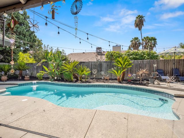 1575 E Niles, Fresno, CA 93720