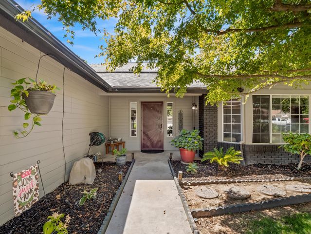 1575 E Niles, Fresno, CA 93720
