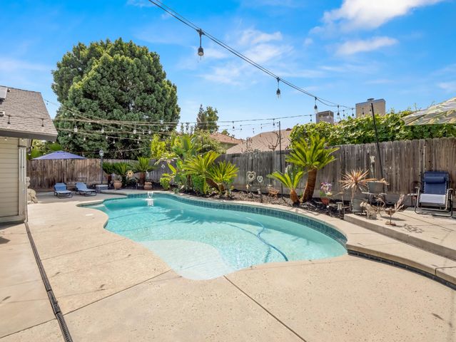 1575 E Niles, Fresno, CA 93720