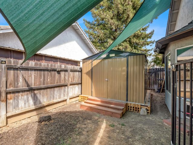 1575 E Niles, Fresno, CA 93720