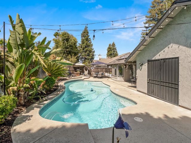 1575 E Niles, Fresno, CA 93720