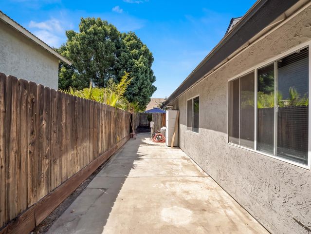 1575 E Niles, Fresno, CA 93720