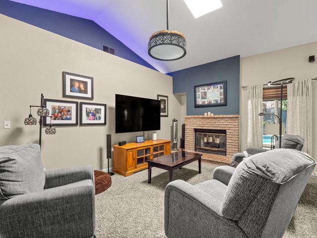 1575 E Niles, Fresno, CA 93720