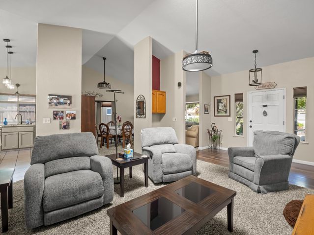 1575 E Niles, Fresno, CA 93720