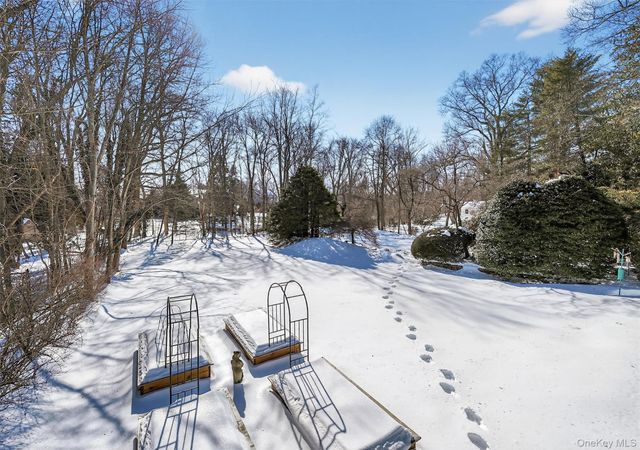 181 Hillair Circle, White Plains, NY 10605