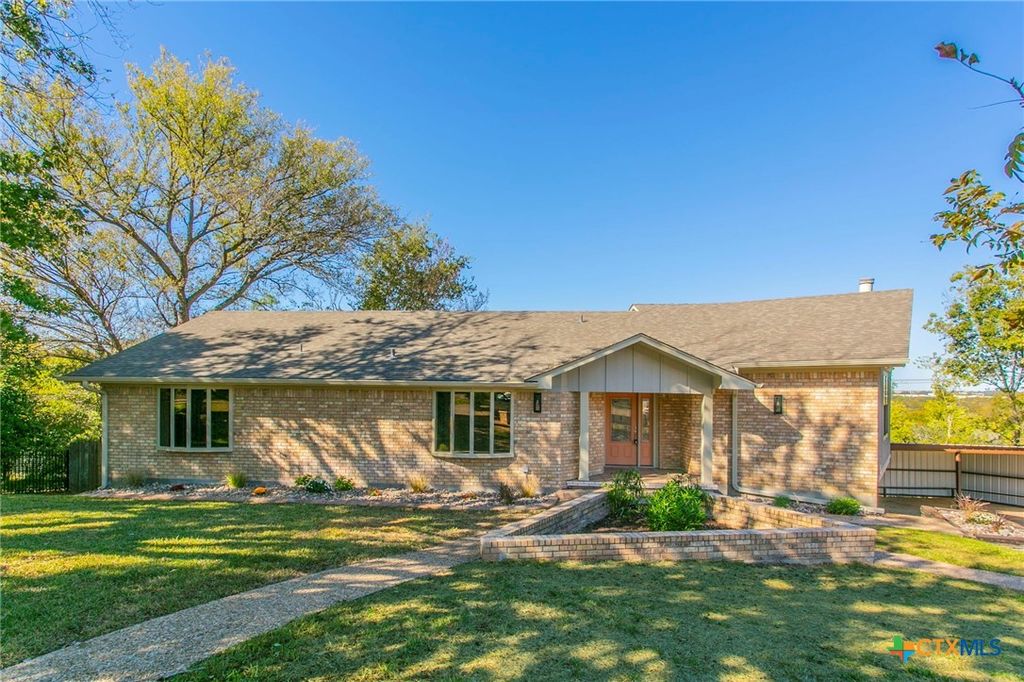 608 Ridgecrest Drive, Salado, TX 76571