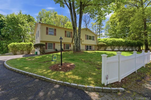 10 Sabin Drive, Airmont, NY 10901