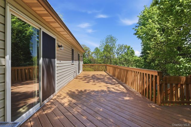 10 Sabin Drive, Airmont, NY 10901