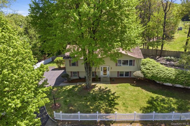 10 Sabin Drive, Airmont, NY 10901