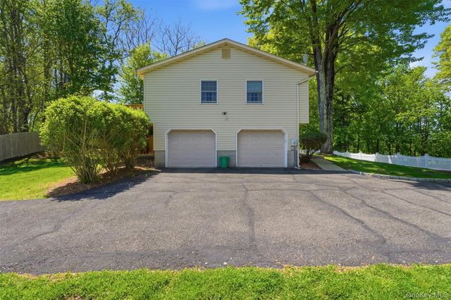 10 Sabin Drive, Airmont, NY 10901
