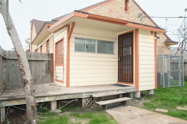 641 Naples St, Corpus Christi, TX 78404