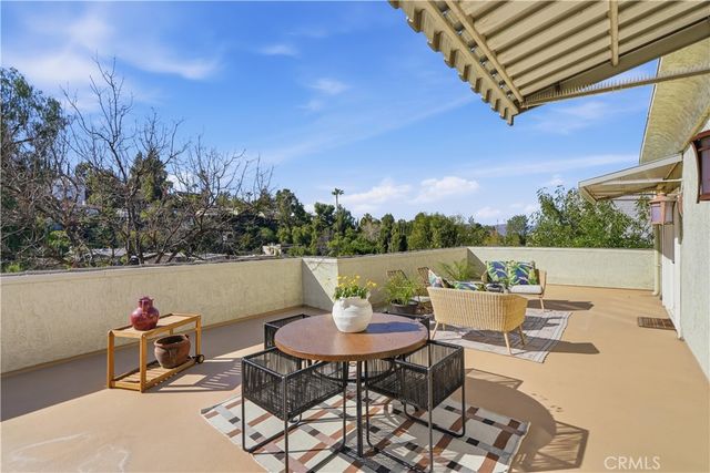 5244 Baza Avenue, Woodland Hills, CA 91364
