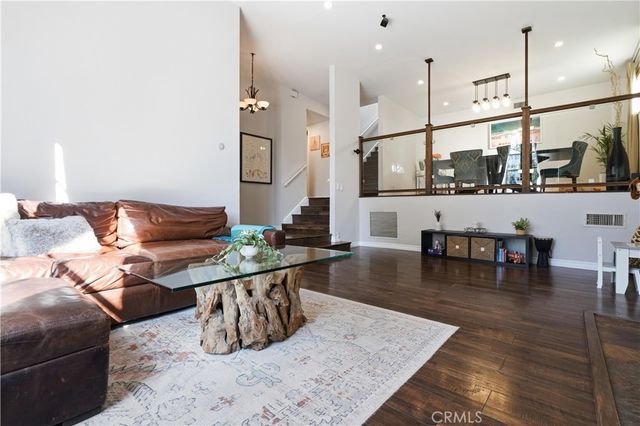 5244 Baza Avenue, Woodland Hills, CA 91364