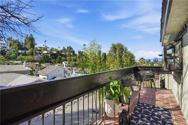 5244 Baza Avenue, Woodland Hills, CA 91364