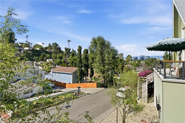 5244 Baza Avenue, Woodland Hills, CA 91364