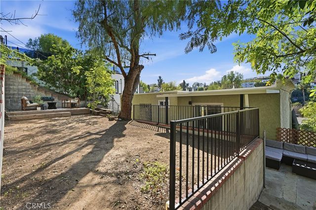 5244 Baza Avenue, Woodland Hills, CA 91364