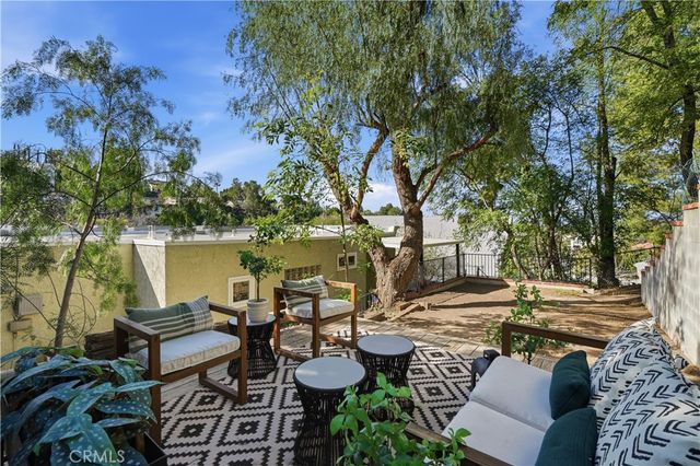 5244 Baza Avenue, Woodland Hills, CA 91364