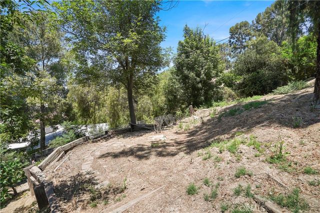 5244 Baza Avenue, Woodland Hills, CA 91364