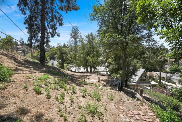 5244 Baza Avenue, Woodland Hills, CA 91364