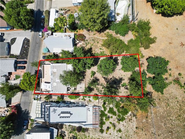 5244 Baza Avenue, Woodland Hills, CA 91364