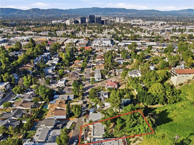 5244 Baza Avenue, Woodland Hills, CA 91364