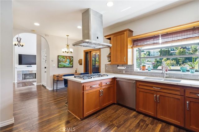 5244 Baza Avenue, Woodland Hills, CA 91364