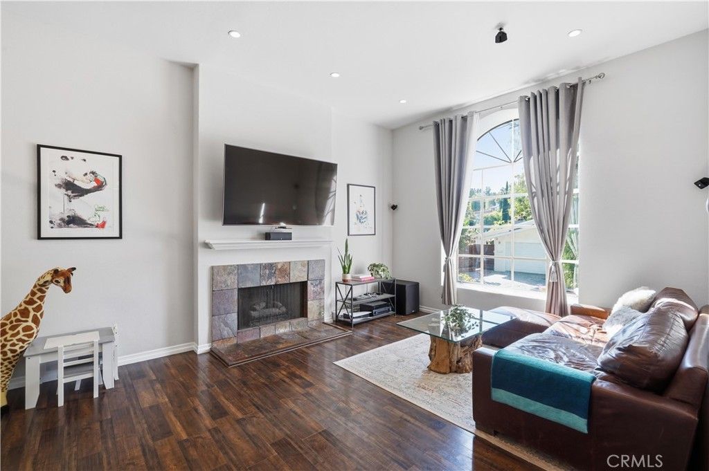 5244 Baza Avenue, Woodland Hills, CA 91364