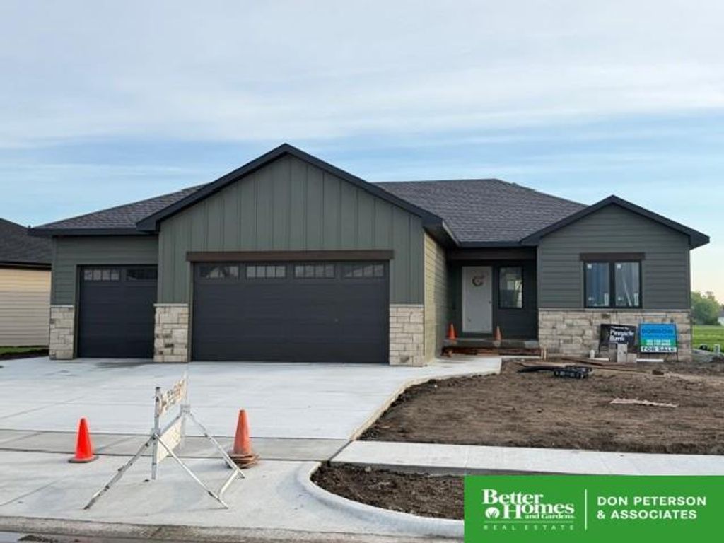 2830 Peterson Avenue, Fremont, NE 68025