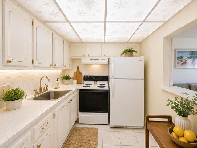 99 Canterbury D, West Palm Beach, FL 33417