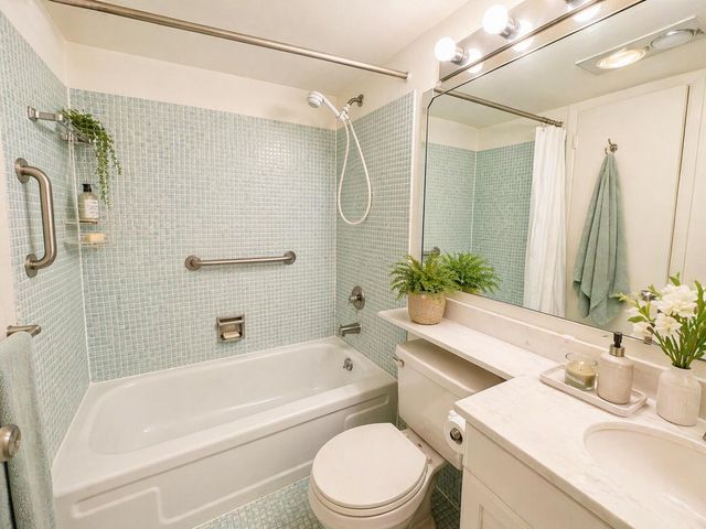 99 Canterbury D, West Palm Beach, FL 33417