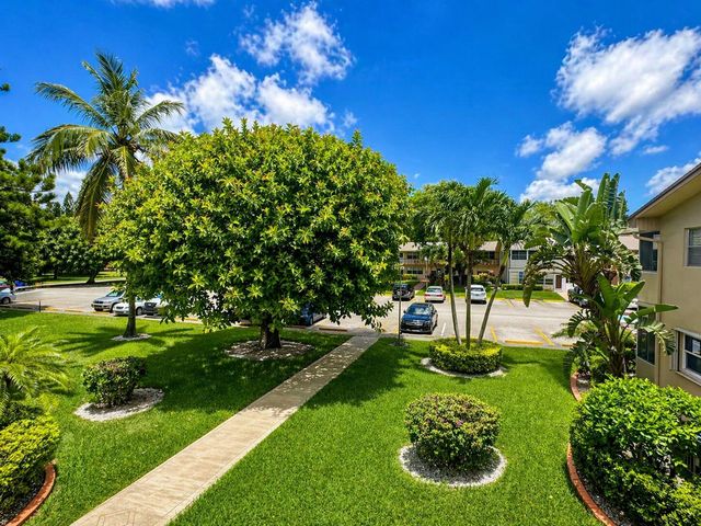 99 Canterbury D, West Palm Beach, FL 33417