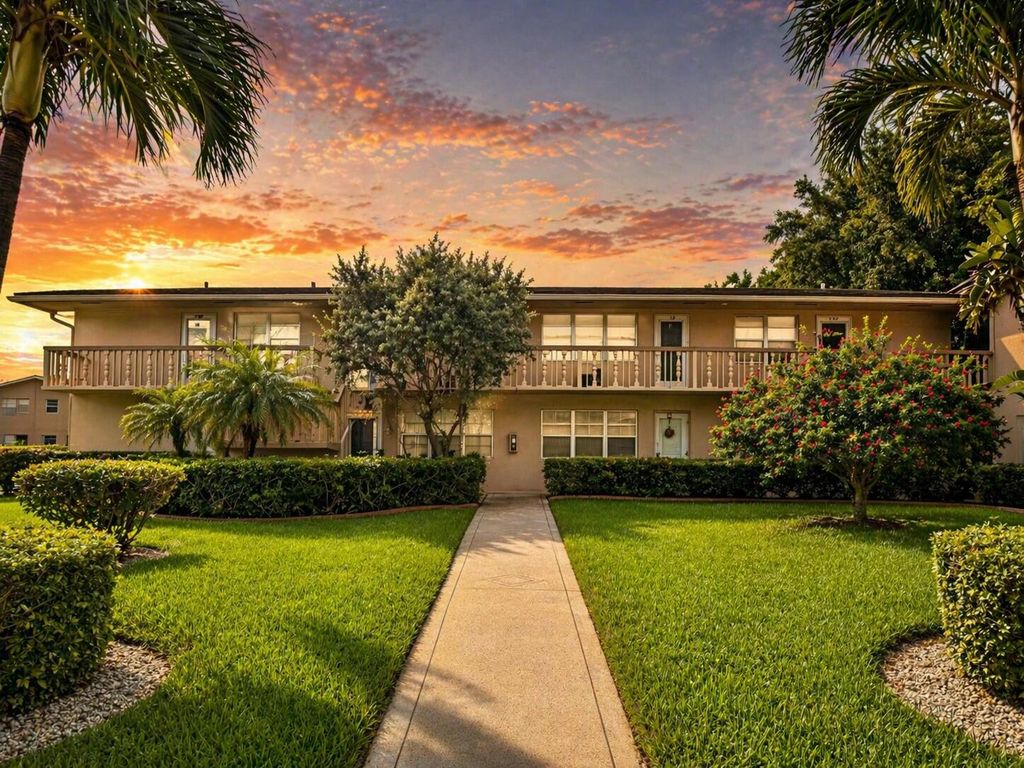 99 Canterbury D, West Palm Beach, FL 33417