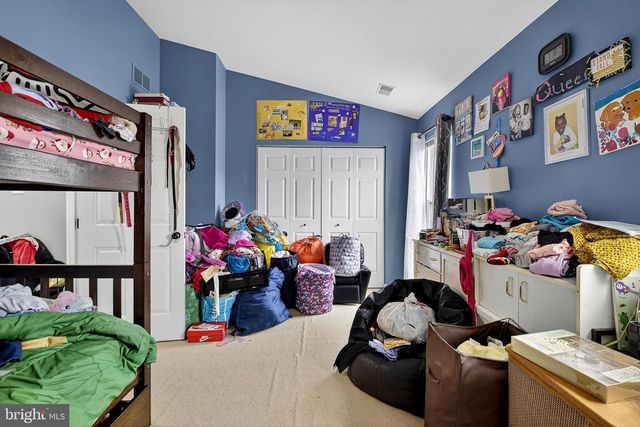 27 E NEWTOWN PL, Newark, DE 19702