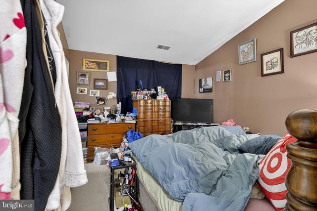 27 E NEWTOWN PL, Newark, DE 19702