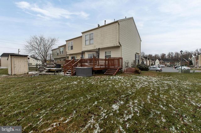 27 E NEWTOWN PL, Newark, DE 19702