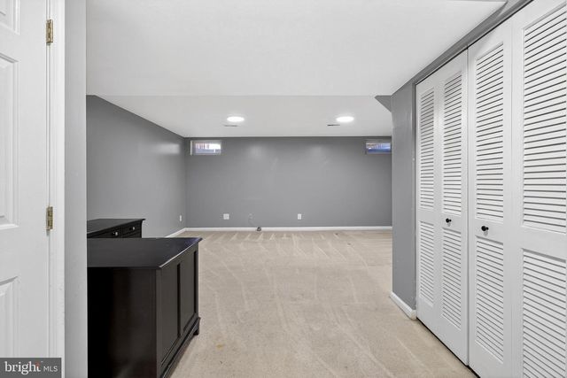 27 E NEWTOWN PL, Newark, DE 19702