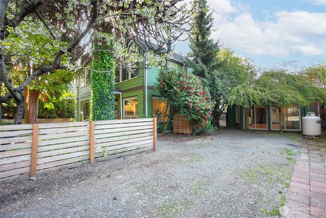 1100 Greenleaf Avenue, Burlington, WA 98233