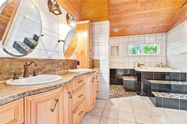 1100 Greenleaf Avenue, Burlington, WA 98233