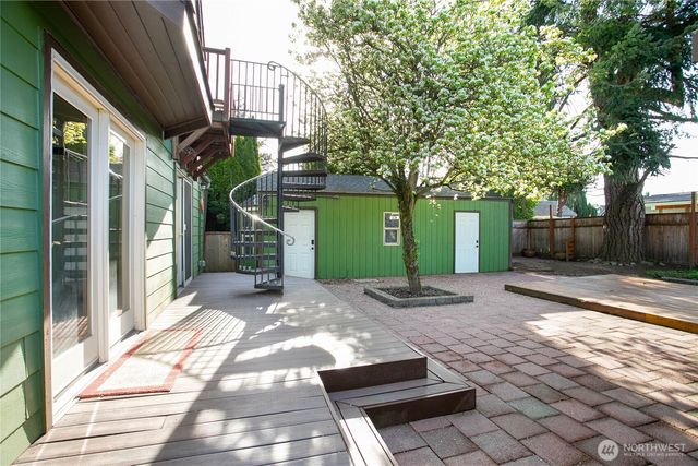 1100 Greenleaf Avenue, Burlington, WA 98233